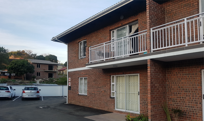 white aluminium sliding door